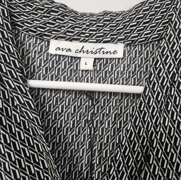 Ava Christine V Neck Tank Top! - Picture 2 of 5